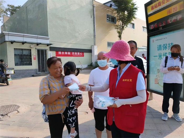 7月中下旬南京、张家界、荆州等地纷纷传出疫情，在国内疫情已经平静了一年多的当下，疫情传来的消息就如同一声惊雷，再次冲击着每个人的心脏。