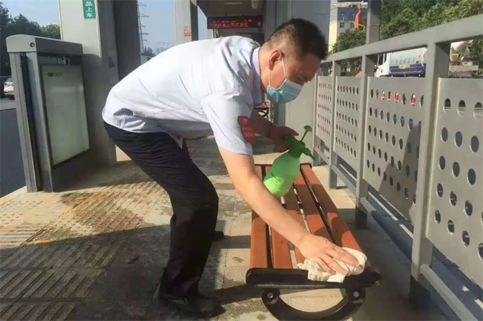 7月中下旬南京、张家界、荆州等地纷纷传出疫情，在国内疫情已经平静了一年多的当下，疫情传来的消息就如同一声惊雷，再次冲击着每个人的心脏。