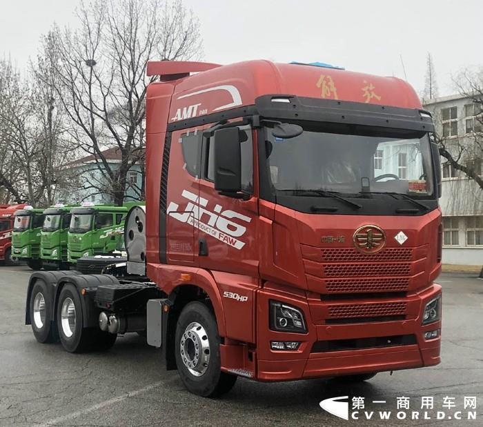 近日，工信部发布第347批新车申报公示，有40款牵引车新品上榜。其中，国六牵引车有25款，分别为7款天然气车和18款柴油车；新能源牵引车15款，分别为5款燃料电池车、8款换电车型和2款纯电动车型。