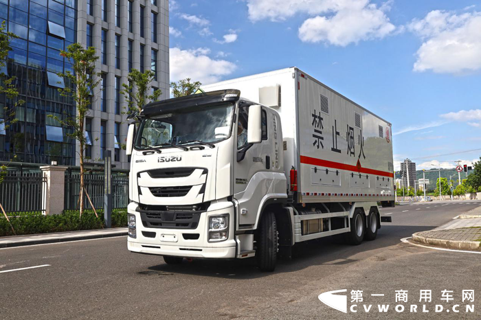 庆铃五十铃巨咖5X危化品运输车7.png
