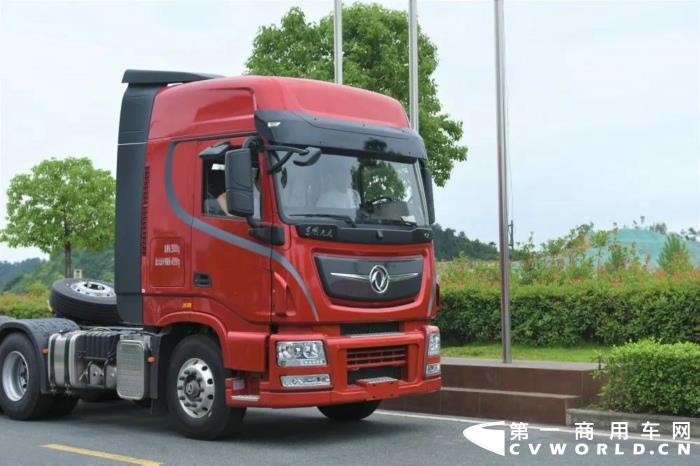 东风天龙KX国六牵引车.jpg