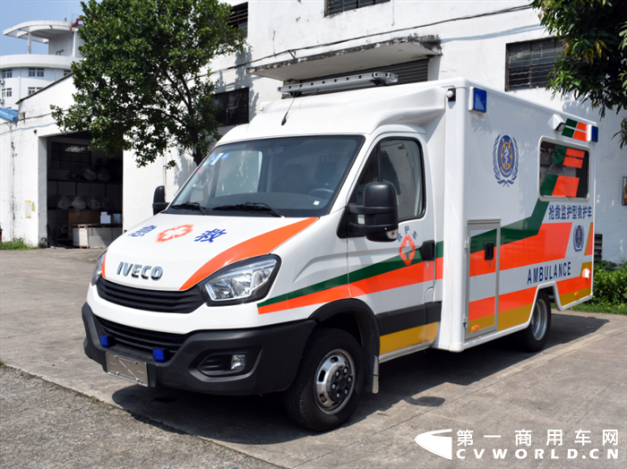 自扬州市新冠肺炎疫情发生以来，南京依维柯积极统筹资源，增派救护力量，与一批又一批火速集结的医护工作者一同奔赴抗疫一线开展工作。