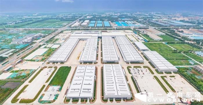 日前，随着中通客车生产基地新一批国际一流生产线和智能设备的引进，一个现代化、智能化、国际化的客车生产基地全新起航。