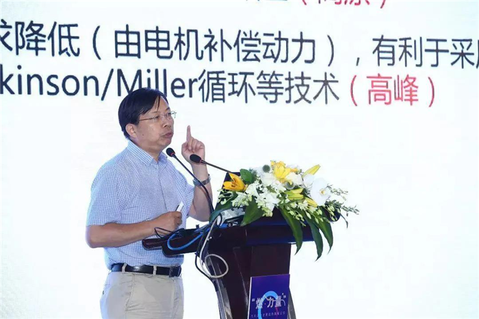 9月2日，以“数字开启未来，服务促进发展”为主题的2021年中国国际服务贸易交易会（以下简称“服贸会”)在京开幕。本届大会围绕碳达峰、碳中和以及新能源技术等全球热点话题开展深入探讨，为世界经济和贸易复苏提供了中国力量。福田欧辉作为中国绿色客车领军品牌受邀参展，并在首钢园展区展示旗下主力车型——BJ6906氢燃料城间客车，向全球展示中国氢能源客车领域最新技术成果以及中国客车产业落实“双碳战略”的坚定步伐，获得与会者广泛关注。