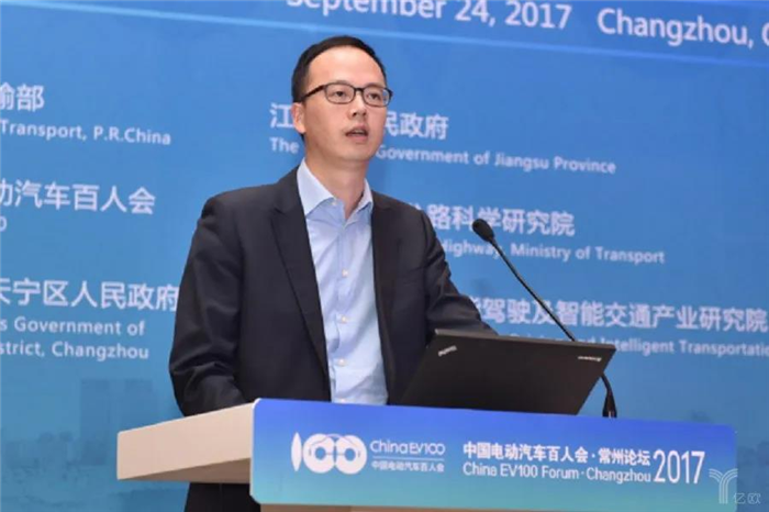 9月2日，以“数字开启未来，服务促进发展”为主题的2021年中国国际服务贸易交易会（以下简称“服贸会”)在京开幕。本届大会围绕碳达峰、碳中和以及新能源技术等全球热点话题开展深入探讨，为世界经济和贸易复苏提供了中国力量。福田欧辉作为中国绿色客车领军品牌受邀参展，并在首钢园展区展示旗下主力车型——BJ6906氢燃料城间客车，向全球展示中国氢能源客车领域最新技术成果以及中国客车产业落实“双碳战略”的坚定步伐，获得与会者广泛关注。
