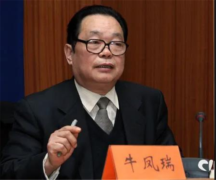 9月2日，以“数字开启未来，服务促进发展”为主题的2021年中国国际服务贸易交易会（以下简称“服贸会”)在京开幕。本届大会围绕碳达峰、碳中和以及新能源技术等全球热点话题开展深入探讨，为世界经济和贸易复苏提供了中国力量。福田欧辉作为中国绿色客车领军品牌受邀参展，并在首钢园展区展示旗下主力车型——BJ6906氢燃料城间客车，向全球展示中国氢能源客车领域最新技术成果以及中国客车产业落实“双碳战略”的坚定步伐，获得与会者广泛关注。