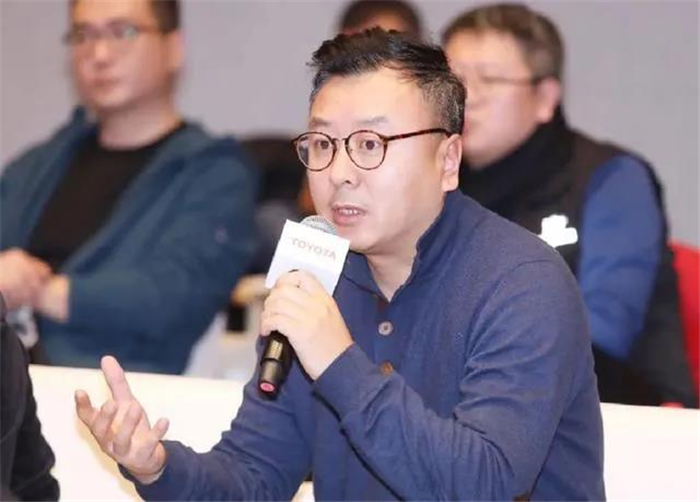 9月2日，以“数字开启未来，服务促进发展”为主题的2021年中国国际服务贸易交易会（以下简称“服贸会”)在京开幕。本届大会围绕碳达峰、碳中和以及新能源技术等全球热点话题开展深入探讨，为世界经济和贸易复苏提供了中国力量。福田欧辉作为中国绿色客车领军品牌受邀参展，并在首钢园展区展示旗下主力车型——BJ6906氢燃料城间客车，向全球展示中国氢能源客车领域最新技术成果以及中国客车产业落实“双碳战略”的坚定步伐，获得与会者广泛关注。