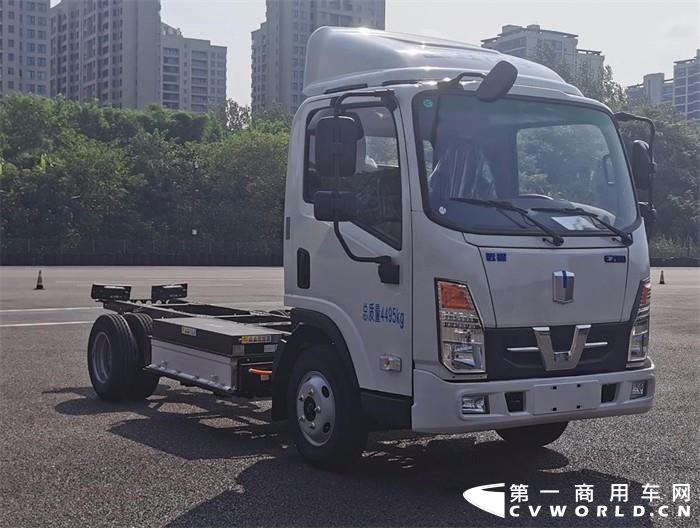 【第一商用车网 原创】吉利领衔，东风、上汽推新 新能源轻卡新车公示多强并举！