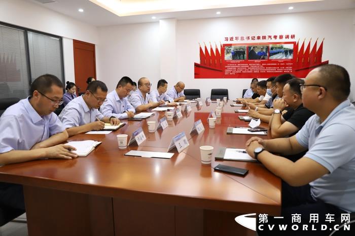 2021年9月15日，陕汽商用车迎来了第一批国六品鉴行—轩德·翼3燃气牵引车优秀渠道与标杆客户。
