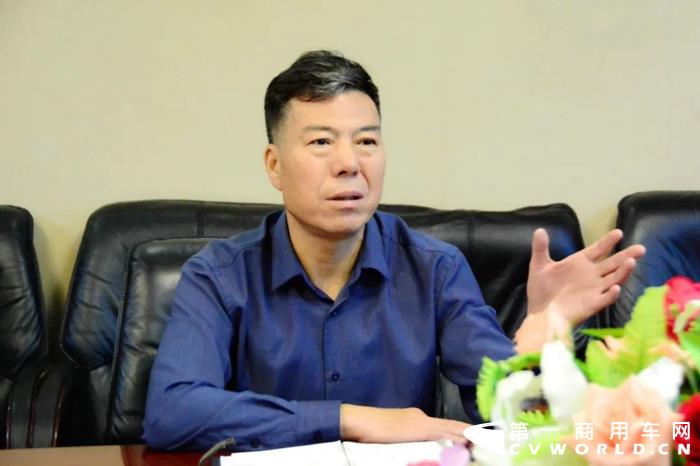 严鉴铂：坚决打赢新品推广这场硬仗2.webp.jpg