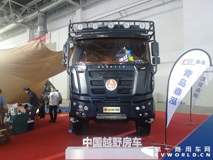万山牌卡车改装的越野房车.jpg