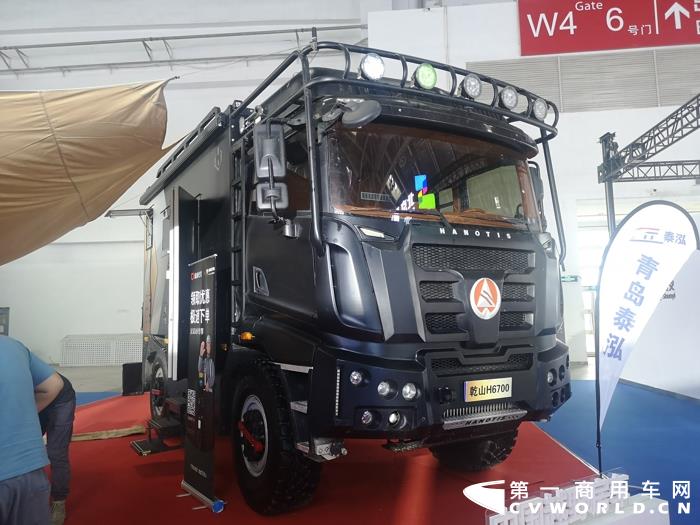 万山牌卡车改装的越野房车2.jpg