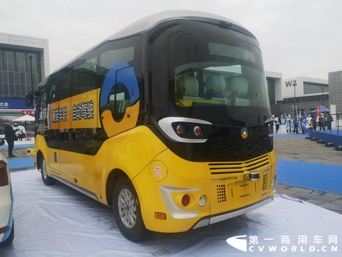 蘑菇车联带来的一款自动驾驶小巴，来自金旅3.jpg