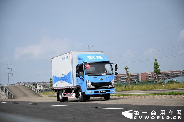 2-智能网联电动轻卡EC1.JPG