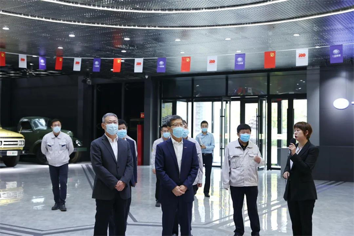 9月27日，中国一汽党委常委、副总经理周治平深入一汽解放进行现场调研，中国一汽总经理助理、一汽解放董事长、党委书记胡汉杰、一汽解放副总经理王瑞健陪同调研。
