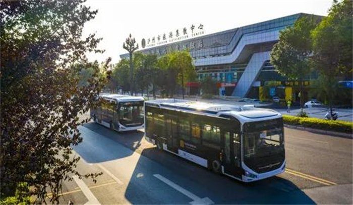 在十一长假来临之际，40台中通新N系电动客车即将在“酒城”泸州上线，为市民提供更加绿色、便捷、舒适的出行服务。
