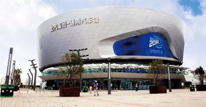​今天，2020迪拜世博会中国馆“华夏之光”明星展品——上汽无人驾驶新能源概念车“鲲”，在上海世博会博揭幕亮相。