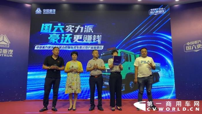 豪沃TX国六自卸车成功交付，火爆上海4.webp.jpg