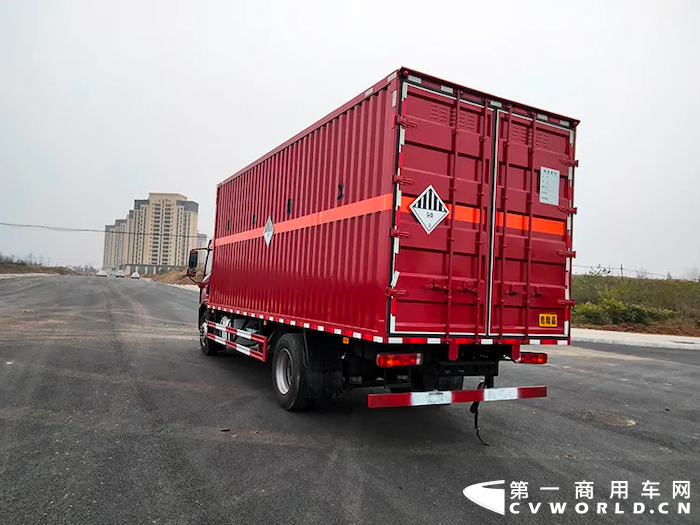 龙V 2.0危险品运输车！全新升级上市，合规安全高效！