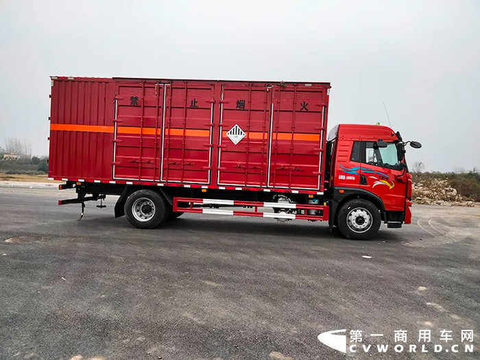 龙V 2.0危险品运输车！全新升级上市，合规安全高效！