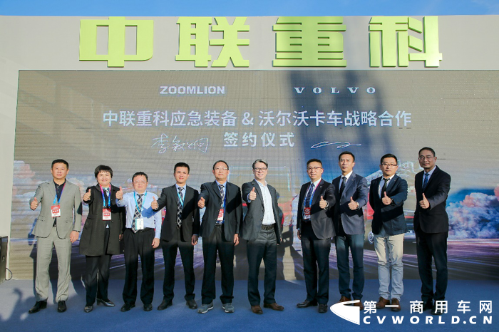 作为与商用车行业息息相关的盛大节日，第一商用车网重点关注了参展的相关商用车企业及展出的相关消防车产品。随着城市化建设以及人们对于消防安全的重视程度逐年攀升，本届消防展上，又有哪些亮点车型及底盘？请看第一商用车网的分析报道。