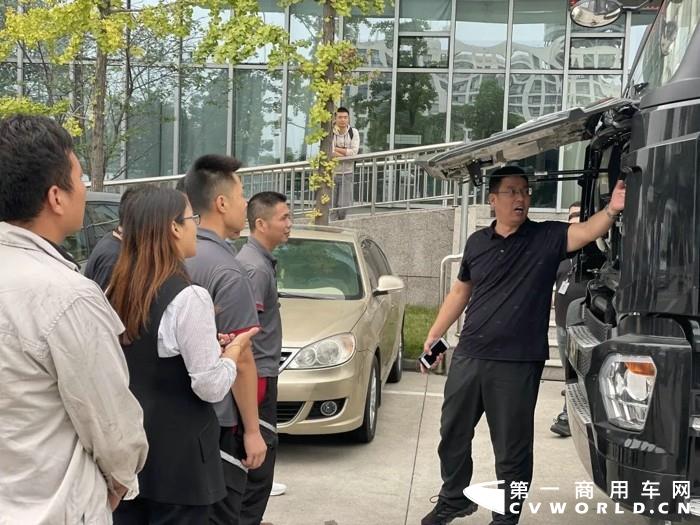 豪沃NX国六载货车千辆订单首批圆满交付顺丰速运！4.jpg