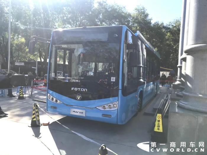 欧辉移动疫苗车.webp.jpg