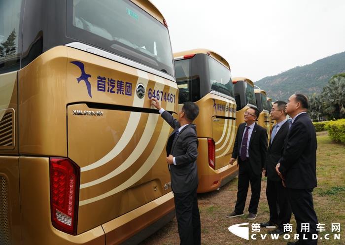 金秋十月，30辆金旅领航者盛装启航。10月23日，首汽集团·金旅客车第二批领航者交付仪式在厦门金龙旅行车有限公司（简称金旅）海沧基地举行。据了解，此次交付的30辆金旅领航者，将与北京首汽（集团）股份有限公司（简称首汽集团）已有的金旅客车一起，为首汽集团所承担的重大国内及国际活动、会议等提供交通服务保障。