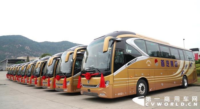 金秋十月，30辆金旅领航者盛装启航。10月23日，首汽集团·金旅客车第二批领航者交付仪式在厦门金龙旅行车有限公司（简称金旅）海沧基地举行。据了解，此次交付的30辆金旅领航者，将与北京首汽（集团）股份有限公司（简称首汽集团）已有的金旅客车一起，为首汽集团所承担的重大国内及国际活动、会议等提供交通服务保障。