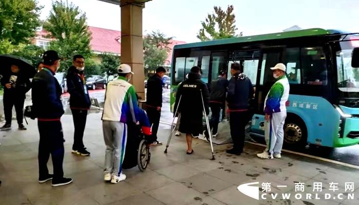 继服务第十四届全运会后，中通客车再次肩负起残特奥会的出行保障任务，为运动员、赛事工作人员等提供从酒店至赛场之间的往返接驳。
