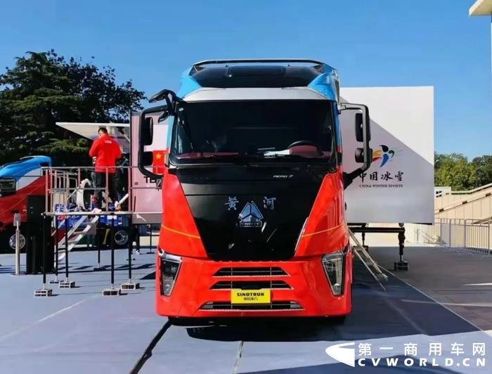 首批自主研发的黄河X7雪蜡车正式交付3.webp.jpg