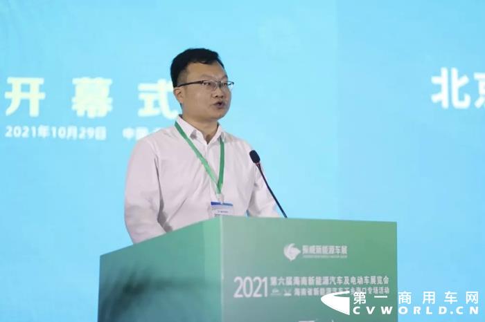 10月29日，福田智蓝在第六届海南新能源汽车及电动车博览会上发布了100度电轻卡冷藏车，与参展的智蓝轻卡、中VAN物流车搭建新能源城配物流产品矩阵，伴随海南百分百新能源化发展进程持续刷新智蓝解决方案。