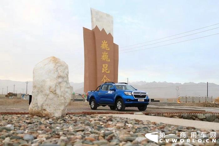 郑州日产锐骐6平箱版在2021中国国际商用车高原巅峰挑战中，凭借自身大马力、高可靠、高承载等优势，锐骐6平箱版一路上的表现分外亮眼。