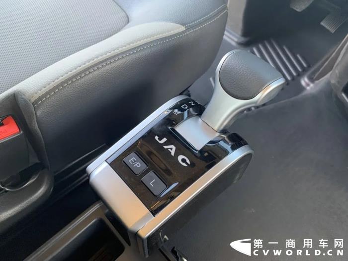 首批用户喜提江淮超越Q7  3.webp.jpg