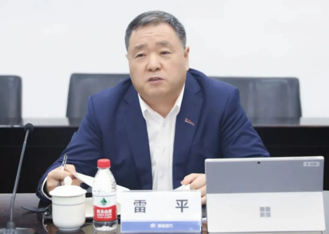 11月5日至6日，中国一汽党委常委、副总经理雷平，供应采购部副总经理蒋文虎，一汽铸造党委副书记、总经理胡金豹等一行莅临一汽解放发动机事业部，深入调研发动机事业部发展情况并指导工作。一汽解放总经理助理兼发动机事业部党委书记、总经理钱恒荣等发动机事业部领导热情接待了来访领导一行。