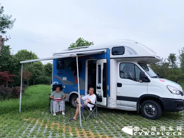 南京依维柯打造了全国一站式官方体验平台——依家房车，11月10日起上线试运营。