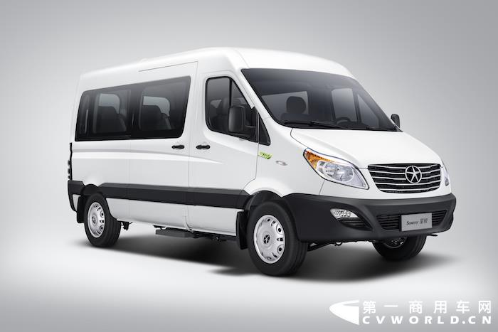 车辆的燃油经济性是用户选车的主要标准之一，环顾当下市场的主流轻客车型，江淮节油王PLUS、图雅诺新青年自动挡、依维柯欧胜2021，以及上汽大通V80等，谁才是用户心中的“2021年度第一节油轻客”呢？