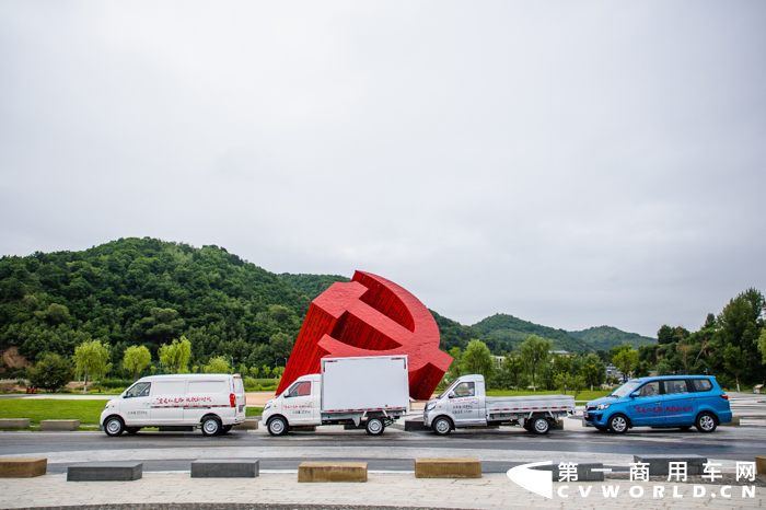 新龙马汽车“重走红色路 致敬新时代”品牌焕新之旅，从古田出发，途径井冈山、遵义、延安，终于在嘉兴画上圆满的句号。此行一路走来，新龙马汽车用行动向外界传递出一个信号：新龙马汽车将以焕然一新的面貌，大踏步向着中国自主品牌汽车强势迈进，以创新为驱动力，在巩固国内根据地的同时，开拓更广阔的海外市场，让中国汽车走向世界。

