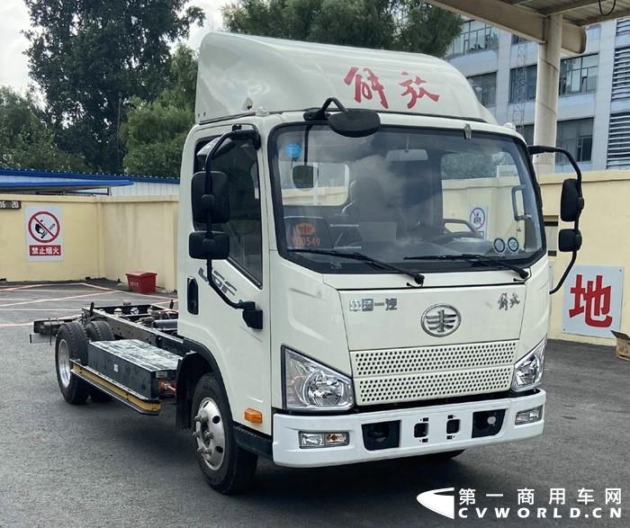 解放轻卡纯电动载货汽车底盘.jpg