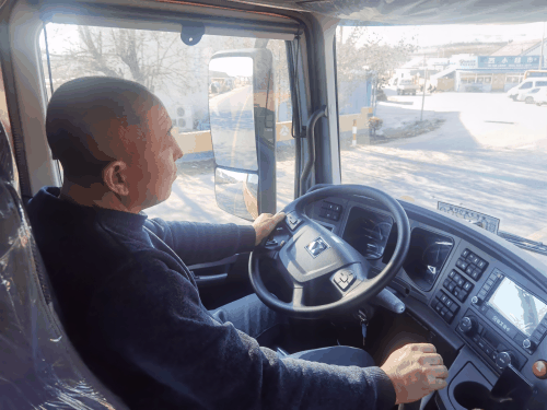 寒冬将至，徐徐漢風携来暖阳。全新国六P系列漢風P5牵引车巡展活动相约辽宁营口，“2021年度第一轻量化牵引车”拿下近百辆意向订单！