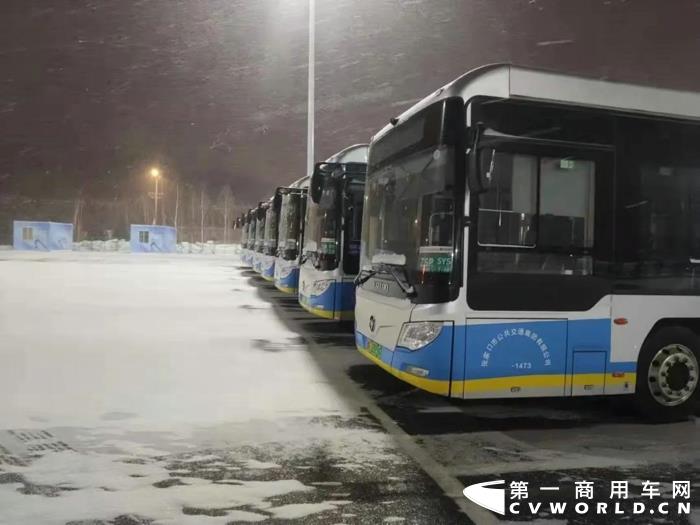 12月5日，张家口赛区两项国际测试赛—2021/2022国际雪联跳台滑雪洲际杯和2021/2022国际雪联北欧两项洲际杯（以下简称：洲际杯）落下帷幕。赛事期间，张家口公交派出多台福田欧辉氢燃料客车为媒体记者提供交通运输服务。