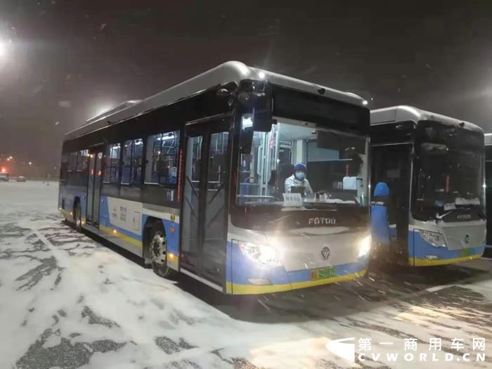 12月5日，张家口赛区两项国际测试赛—2021/2022国际雪联跳台滑雪洲际杯和2021/2022国际雪联北欧两项洲际杯（以下简称：洲际杯）落下帷幕。赛事期间，张家口公交派出多台福田欧辉氢燃料客车为媒体记者提供交通运输服务。