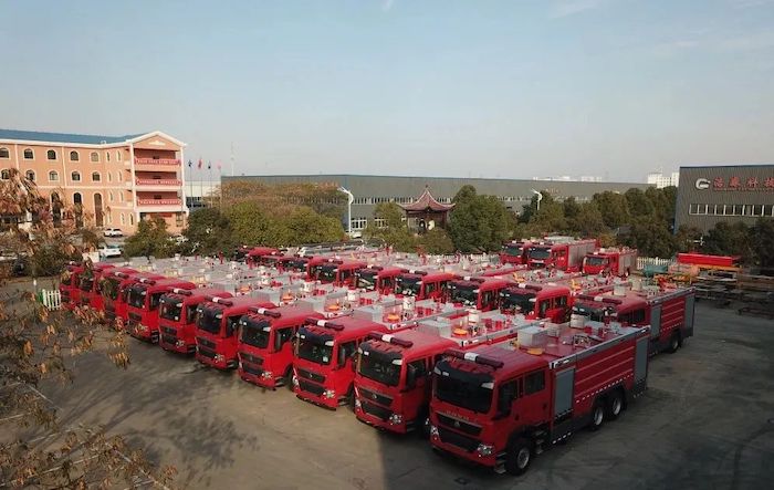 12月4日下午，明光浩淼安防科技股份公司举行“中石油2021年度集中采购消防车发车仪式”活动。