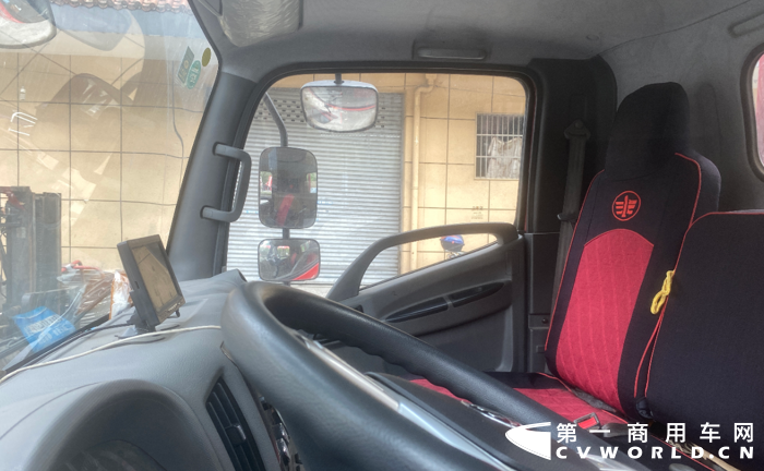 解放国六轻卡助90后卡友在城配市场顺风顺水5.png