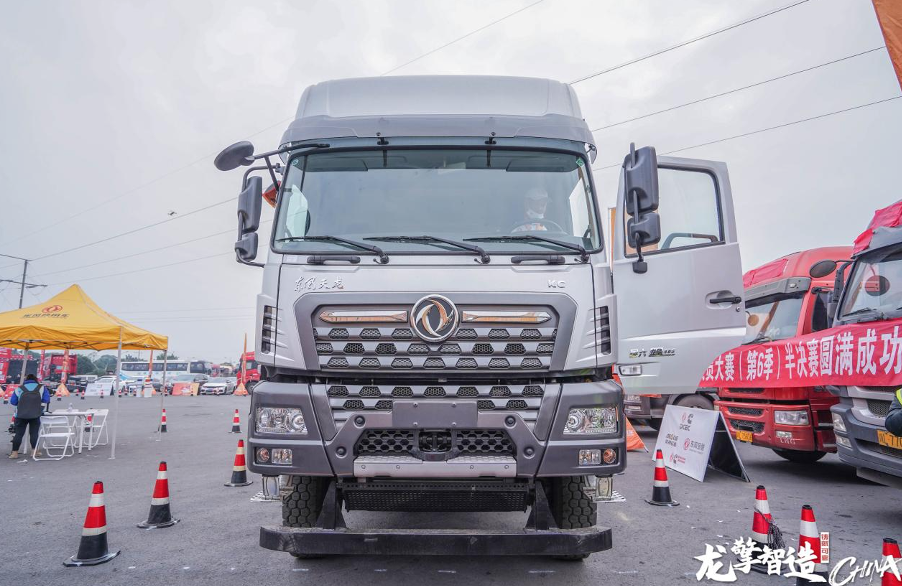 日前，东风中国卡车驾驶员大赛（第6季）暨东风阳光杯第2届全国商用车维修技能竞赛半决赛乐山站在峨眉山市金马物流园拉开序幕，龙擎品牌联合推广活动也于万众期待下正式开启。
