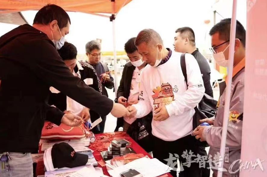 日前，东风中国卡车驾驶员大赛（第6季）暨东风阳光杯第2届全国商用车维修技能竞赛半决赛乐山站在峨眉山市金马物流园拉开序幕，龙擎品牌联合推广活动也于万众期待下正式开启。