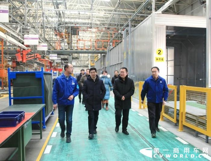 淮海集团党委书记、董事长李高峰一行来北奔重汽参观交流2.webp.jpg
