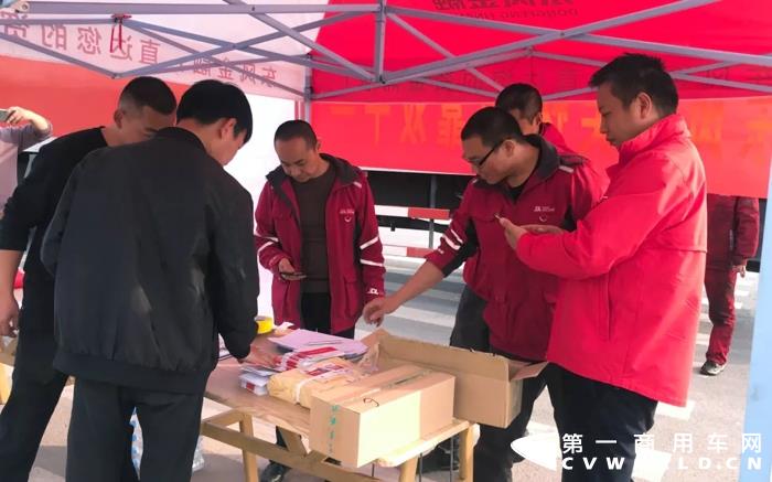 一年一度双十一购物狂欢节到来了，晚上付尾款，醒来快递到。“神速”物流背后是完善的配送体系与优秀的物流团队。