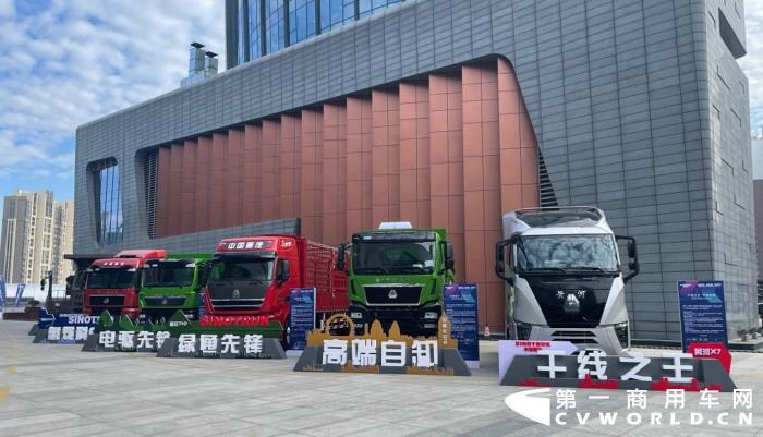 12月30日，中国重汽集团2022年云商务大会将在济南召开，本届大会主题为“创价值、启新局、领时代”，会议采用全新VR虚拟现实场景的方式，展现中国重汽众多拳头产品，大会现场，资深媒体大咖将对前沿技术进行精彩阐释，更将对今年商用车行业发展进行总结，对明年预期走向进行展望。大会还有哪些亮点？让我带您先睹为快吧~