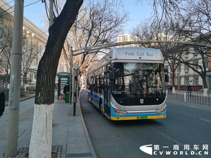 吉利星际氢燃料电池城市客车C12F.png
